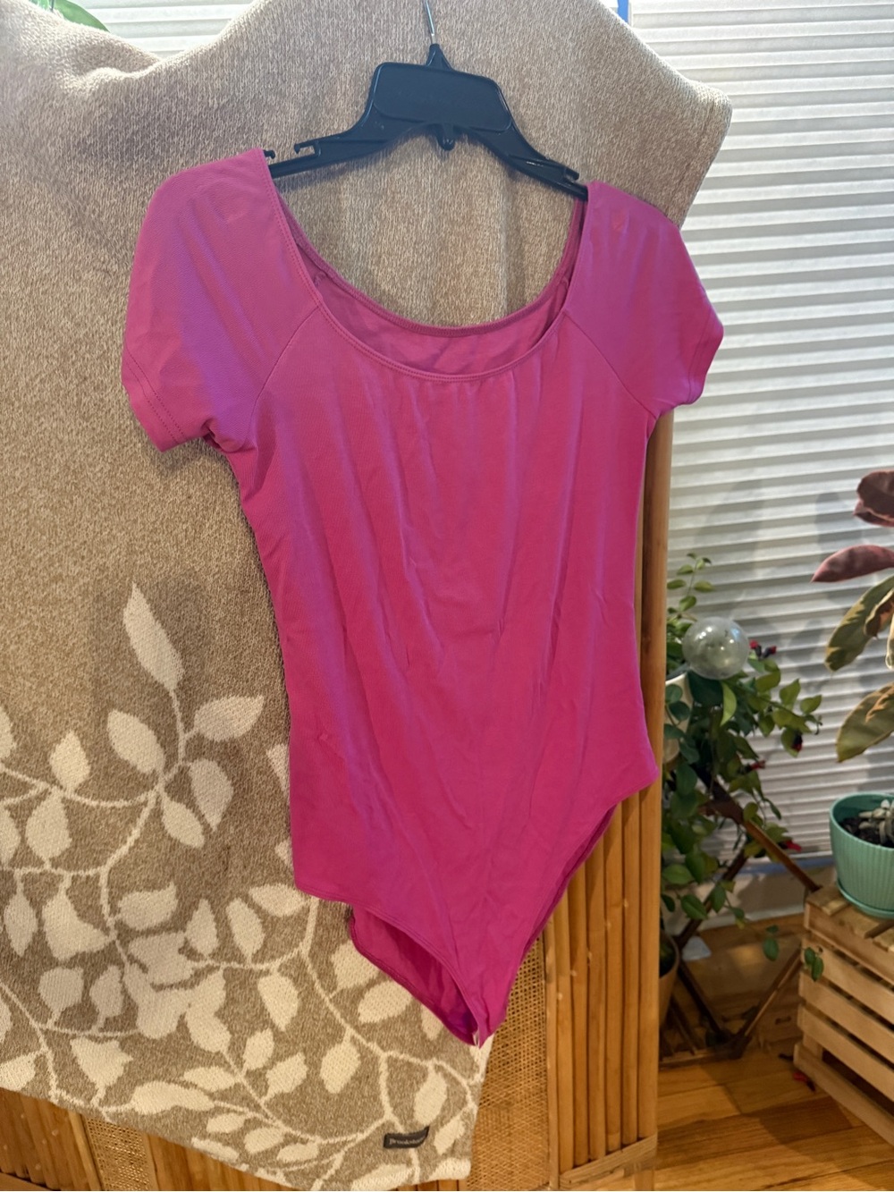 Women’s Scoop-Neck Off the Shoulder Bodysuit - Fuchsia